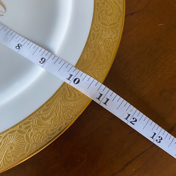 Six (6) fine white bone china plates (chargers) with 22K gold banding - Picture 5 of 13